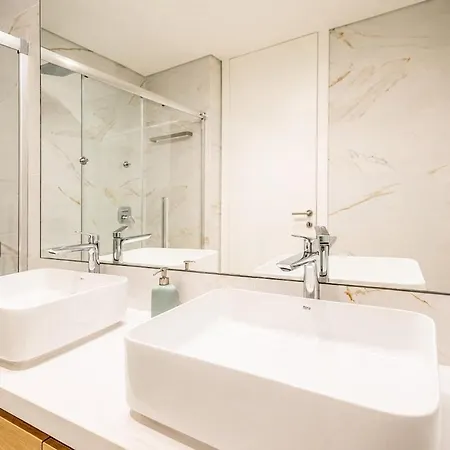 Ocean View Modern Retreat With Pool & Sunset Views Lejlighed São Martinho do Porto